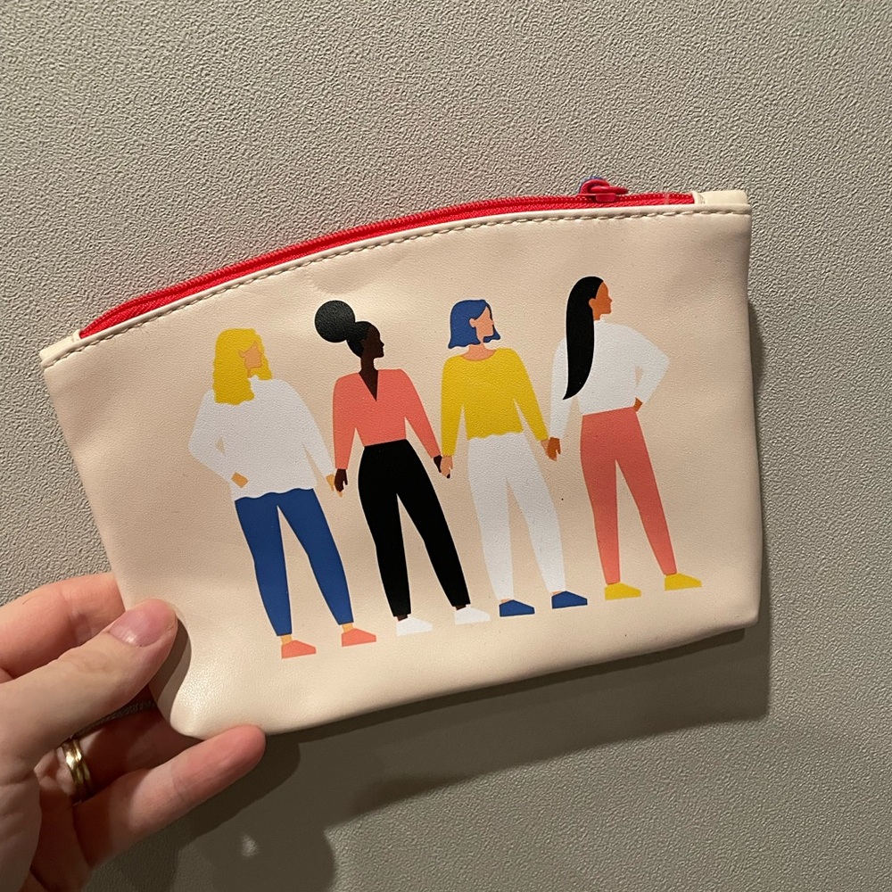 FREE WITH 5/$25 MAKEUP PURCHASE! Stylish Cream ipsy Pouch with Red Zipper